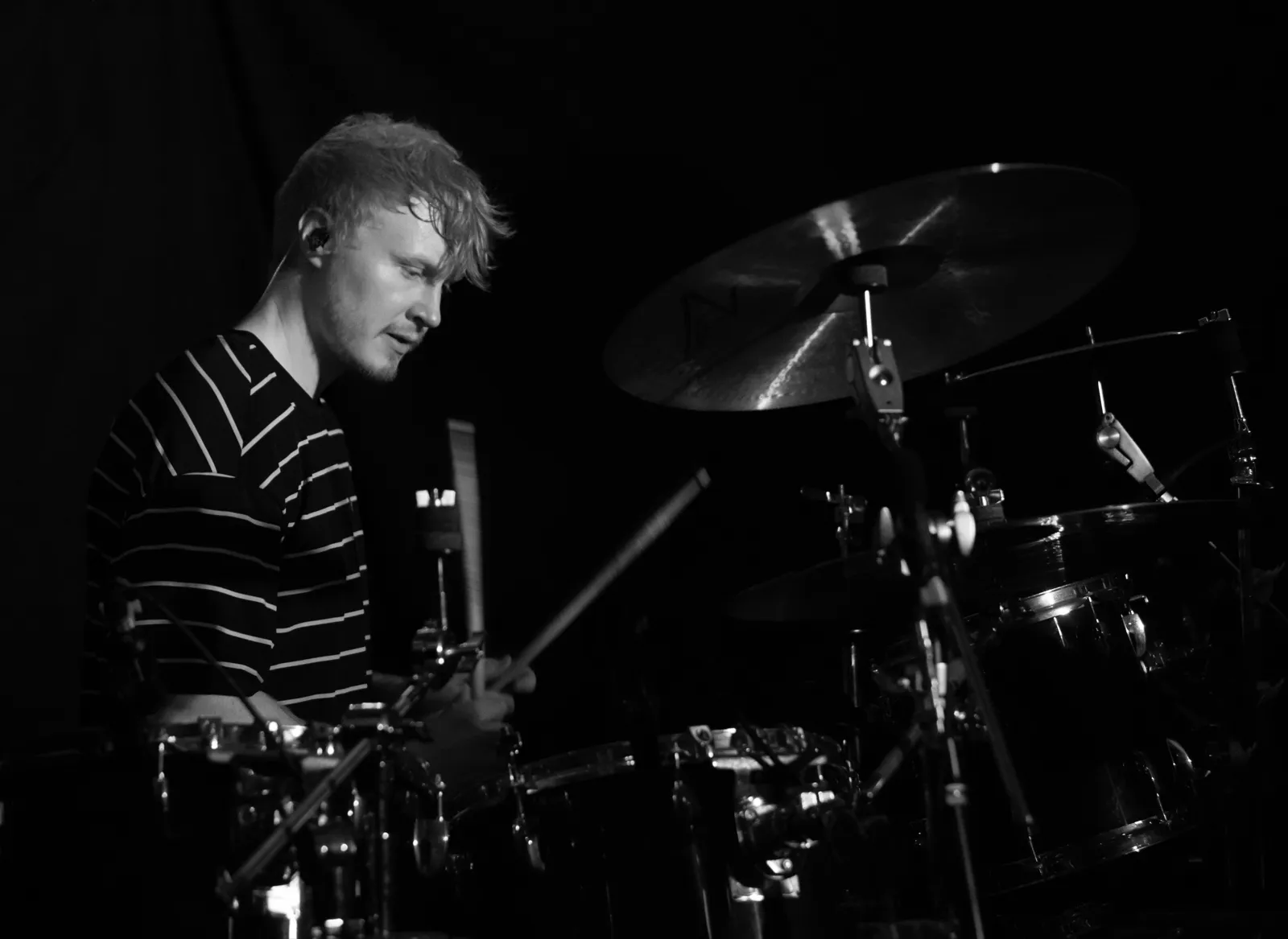 Black and white: the drummer mid-song